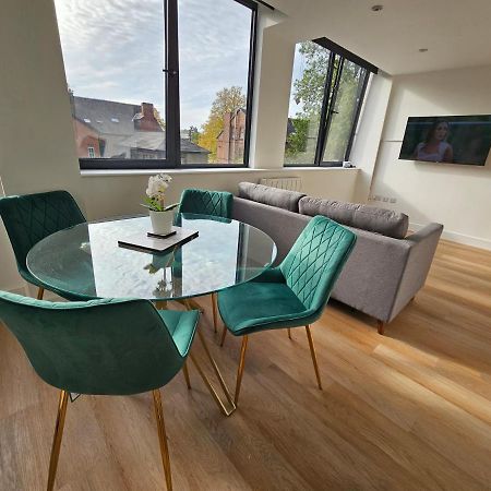 Brand New Trafford Apartment แมนเชสเตอร์ ภายนอก รูปภาพ