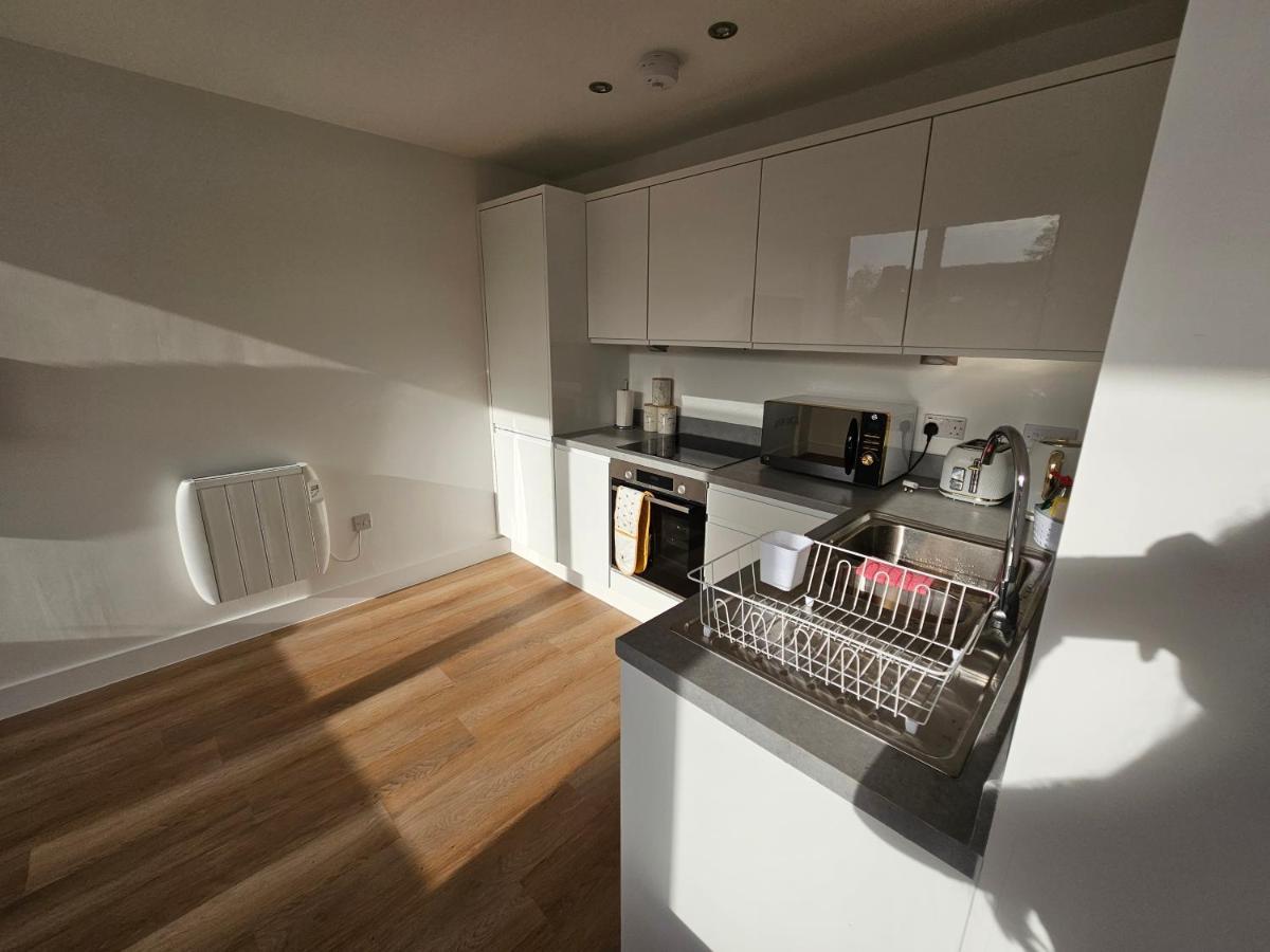 Brand New Trafford Apartment แมนเชสเตอร์ ภายนอก รูปภาพ